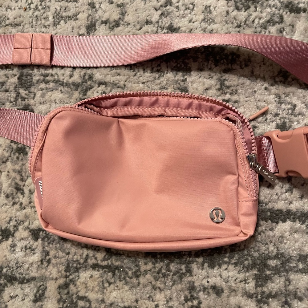 Pastel Pink Lululemon Belt Bag 💘